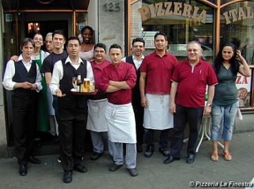 Das Team der Pizzeria La Finestra heisst Sie herzlich willkommen! (zum Vergrssern anklicken, mit ALT+F4 schliessen)