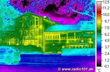 Gebudethermographie: Wrmebildaufnahme eines Hauses in Düsseldorf