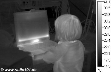 Thermal image of a child in front of a notebook